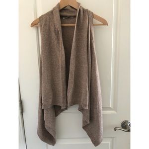 Old navy xs beige sleeveless vest